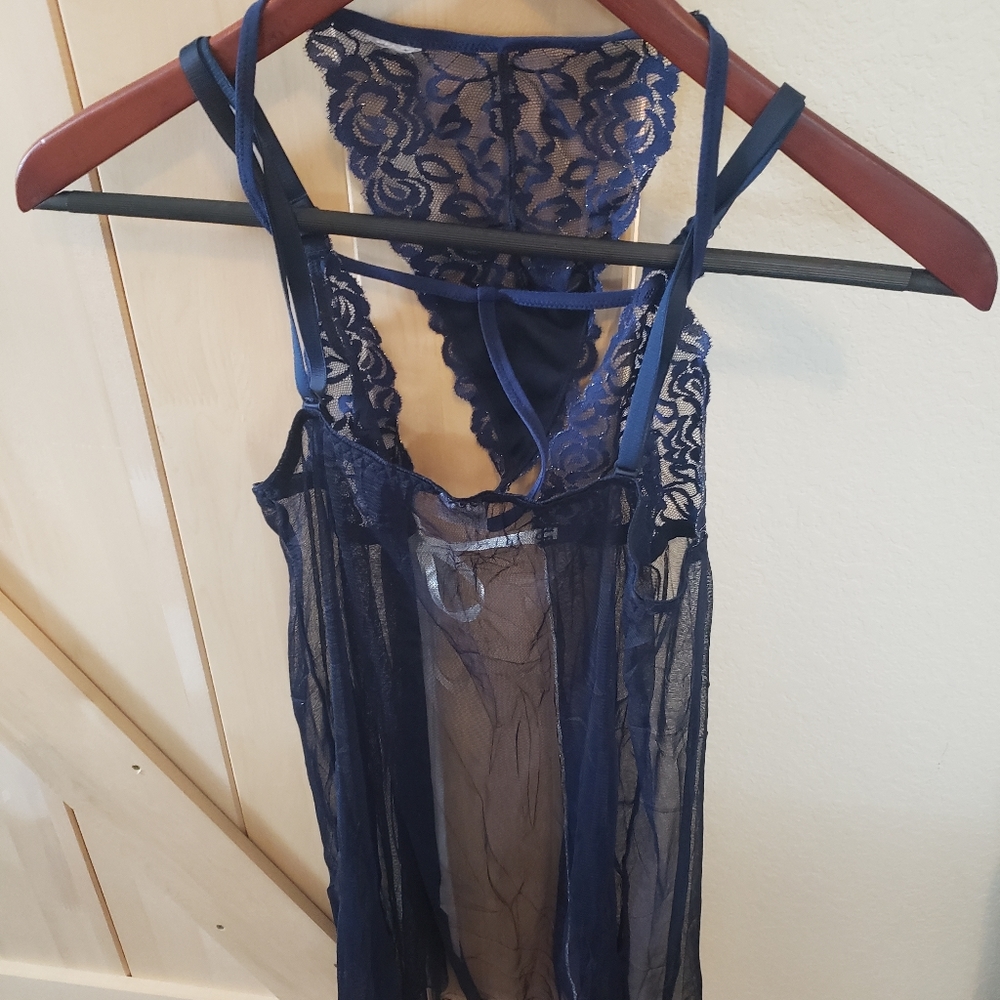 Lingerie - Picture 2 of 2